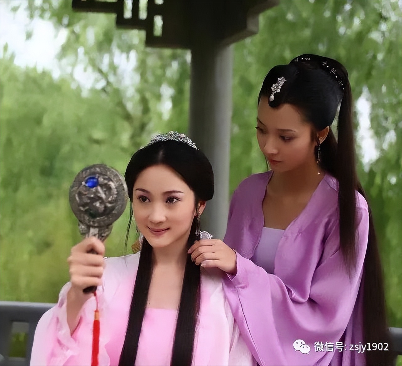 她和黄晓明同学，是高圆圆闺蜜，却至今不红，嫁富商生活幸福