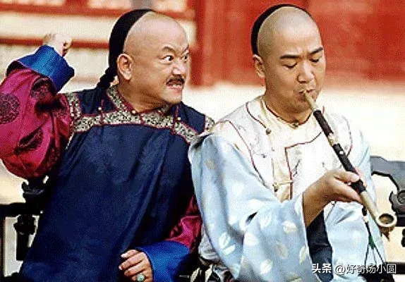 纪晓岚小时候学校附近有一座寺庙,里面有一个好女色的老道士，常常偷看漂亮的女人
