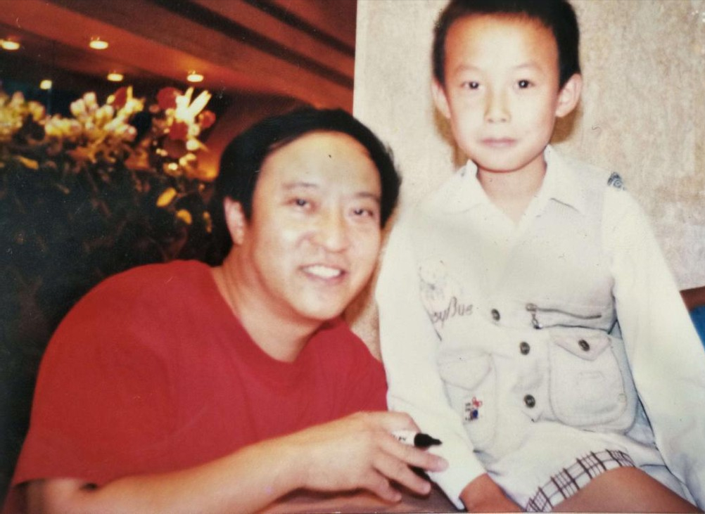 有人选择在娱乐圈硬混，有人选择保家卫国，同是星二代差距还挺大