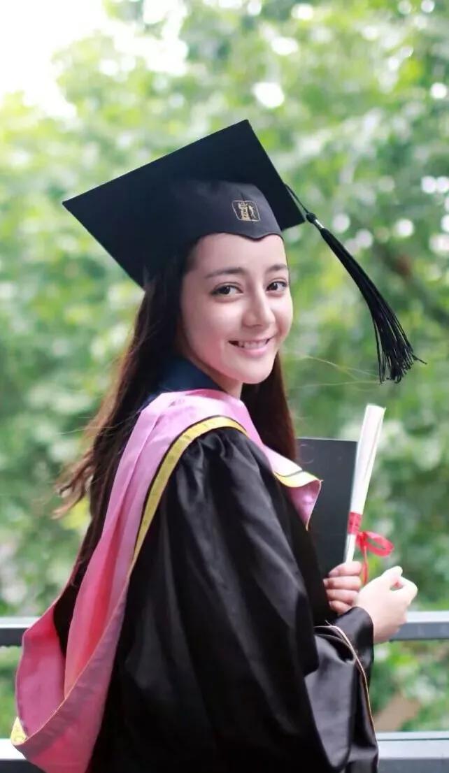 一代俏佳人：迪尼热巴，未成名前和成名后的颜值大比拼