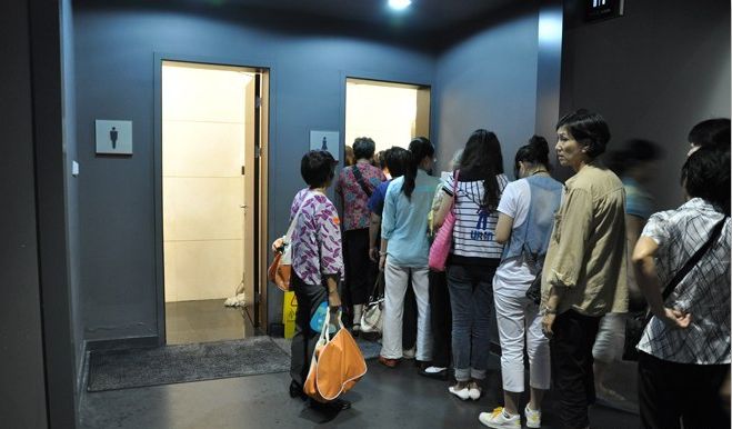 增女厕位，反pua，这部印度高分电影里，藏着中国女性的窘态