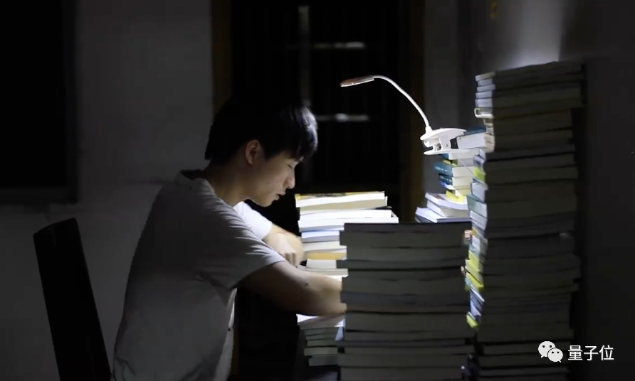 00后专升本男孩入围阿里数学竞赛决赛，为钻研数学曾42天不碰手机