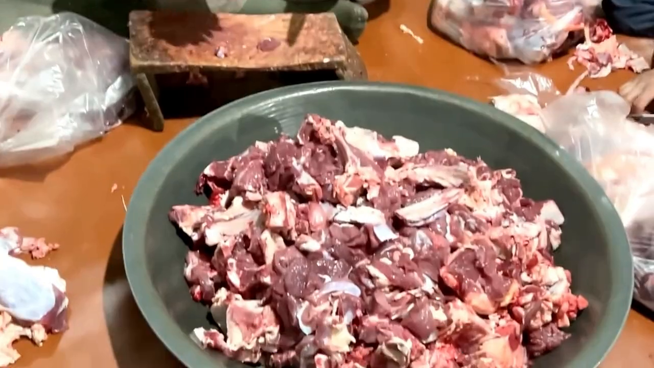 羊肉炖土豆的家常做法(醇香味美，家家必备的土豆羊肉炖艺)