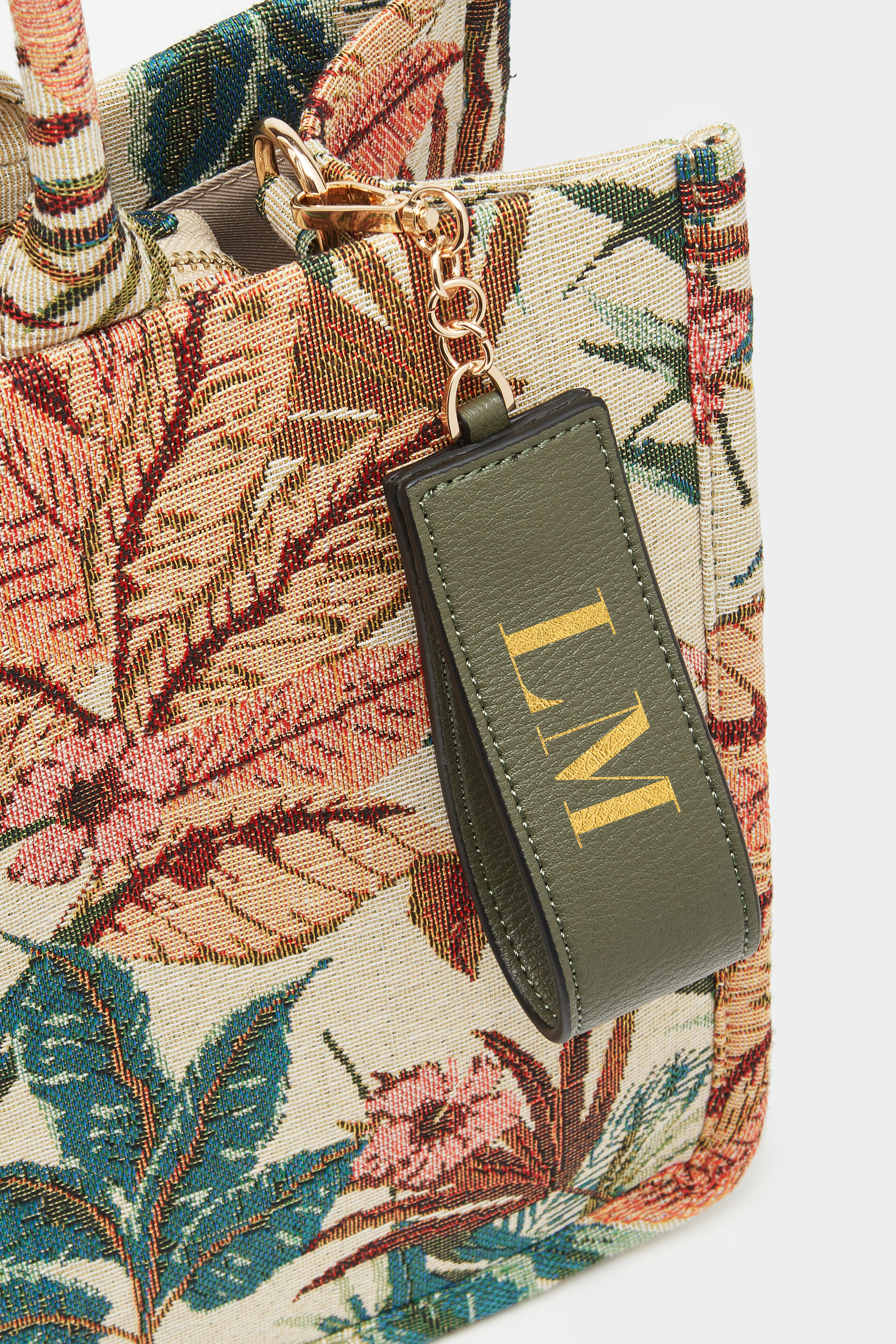 包你满意：秋冬出街必备时尚单品