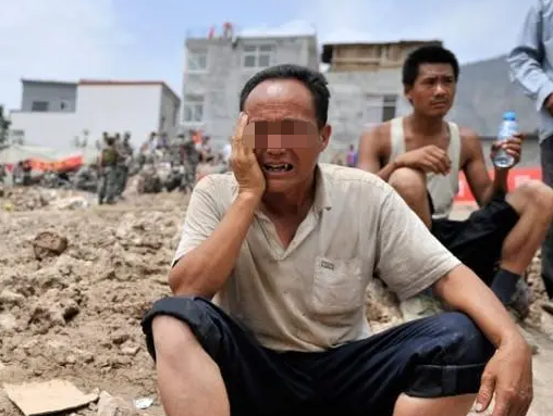 2005年,吉林山村尴尬事,村民深夜睡觉总尿床,老人:真丢人怎么见人