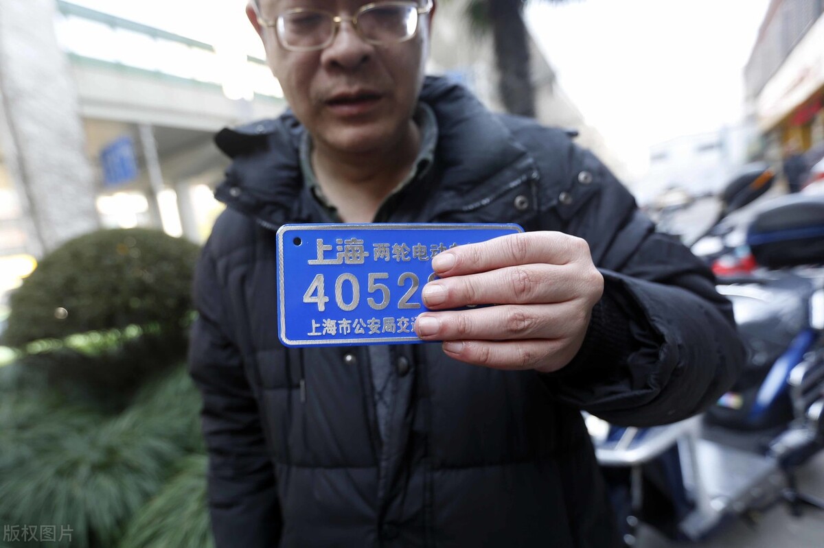 车主注意：电动车上牌照方便了，可以代办，但要注意这2点