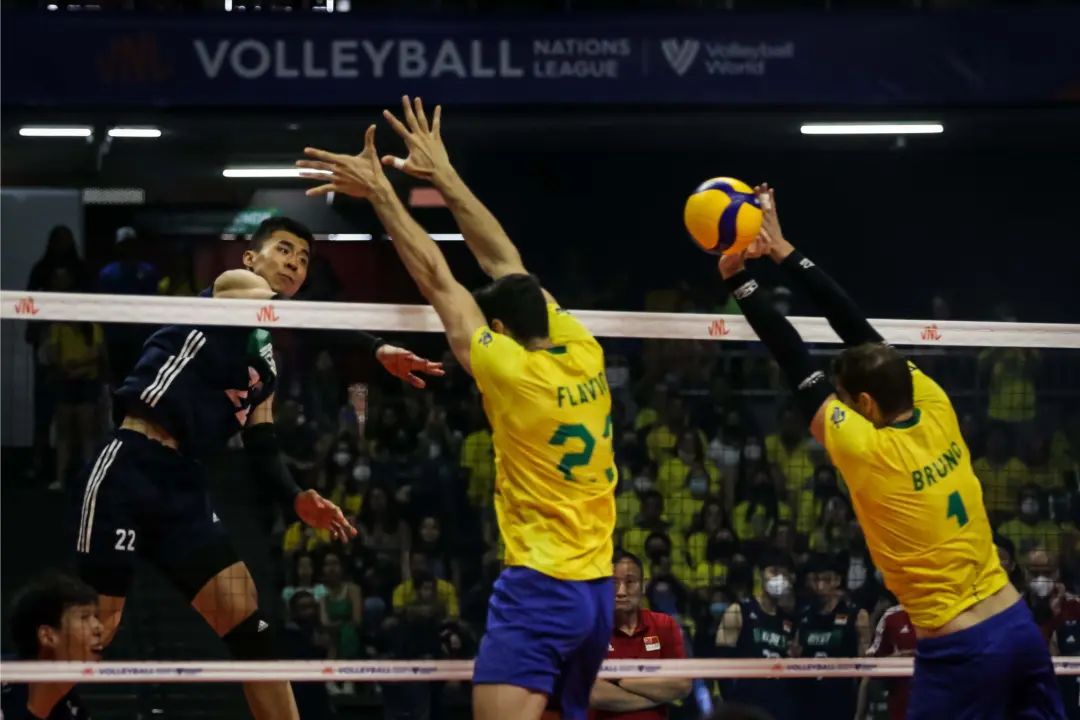 爆冷挑落世界第一巴西，世联赛中国男排收获首胜