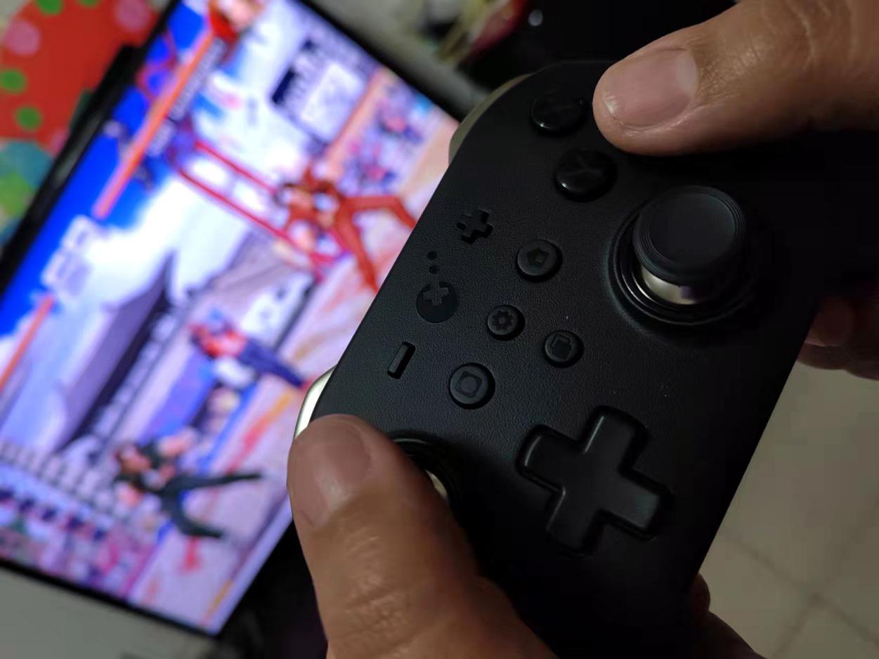 电磁摇杆、体感瞄准加全平台无缝切换，谷粒金刚2 Pro手柄体验