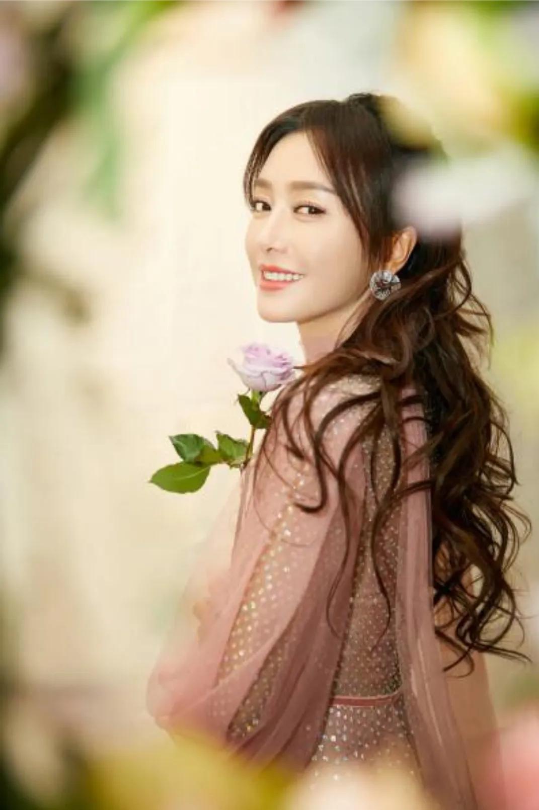 秦岚高清壁纸，展现精致容颜令人心动