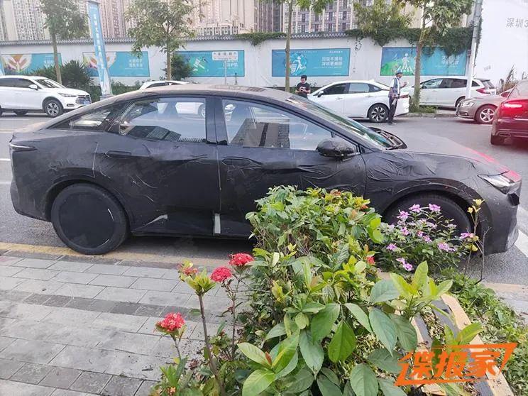 全新宝马M2预告图发布；​东风EV新能源新车型谍照曝光