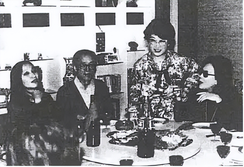 1987年，蒋经国看完邓小平送给的礼，红了眼眶：共产党的情我领了