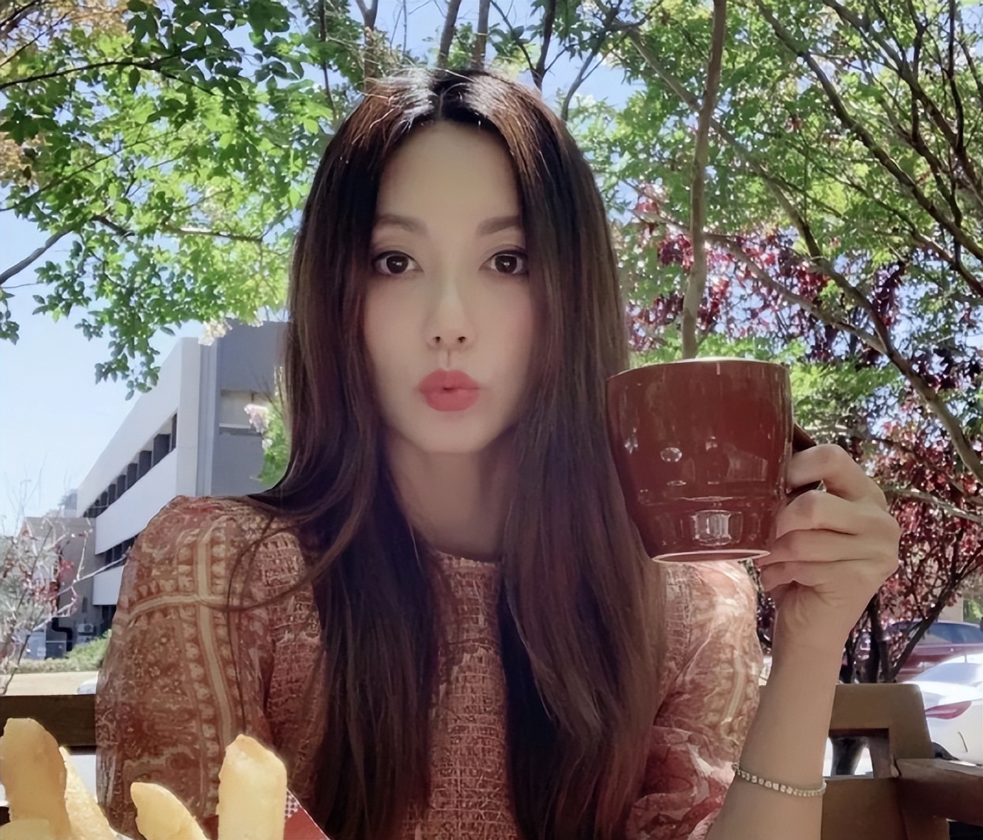 千娇百媚一颗痣，娱乐圈8位“痣美人”，谁最有味道？