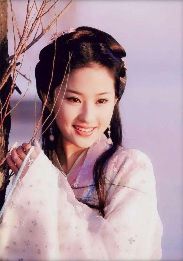 女明星十几岁的“少女之美”，干净清淡、浑然天成，我出不去了