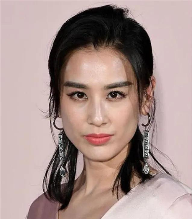 看了她们，才知道什么叫“自带清纯校花脸”，有些气质真是天生的