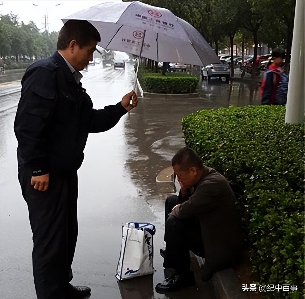 2005年女童身患白血病，为减轻养父负担，偷偷签下放弃治疗协议