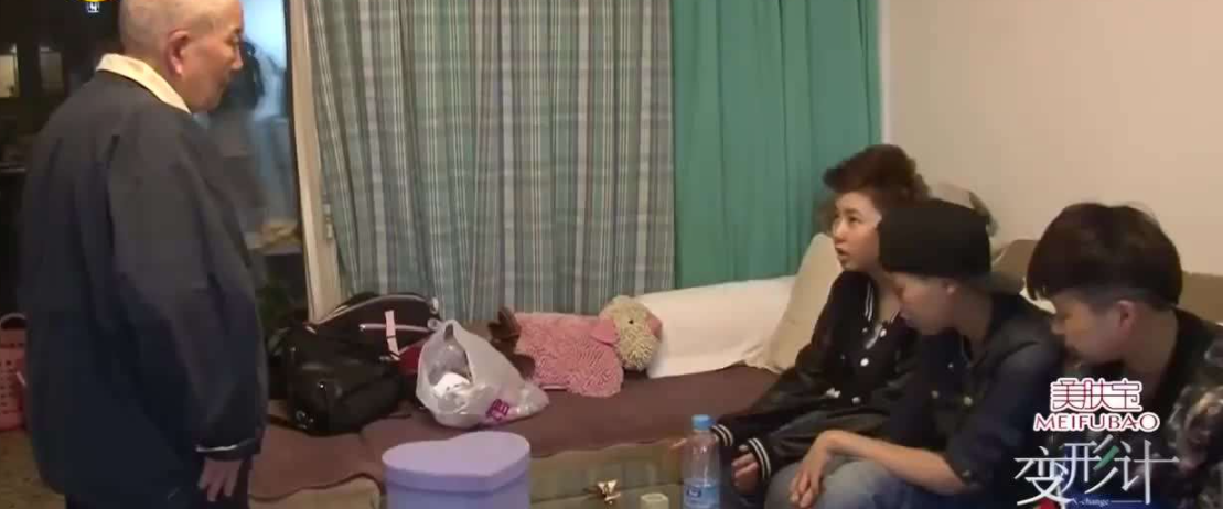 《变形计》里与李宏毅打架，14岁辍学的陈佩雯，如今却整容过度？