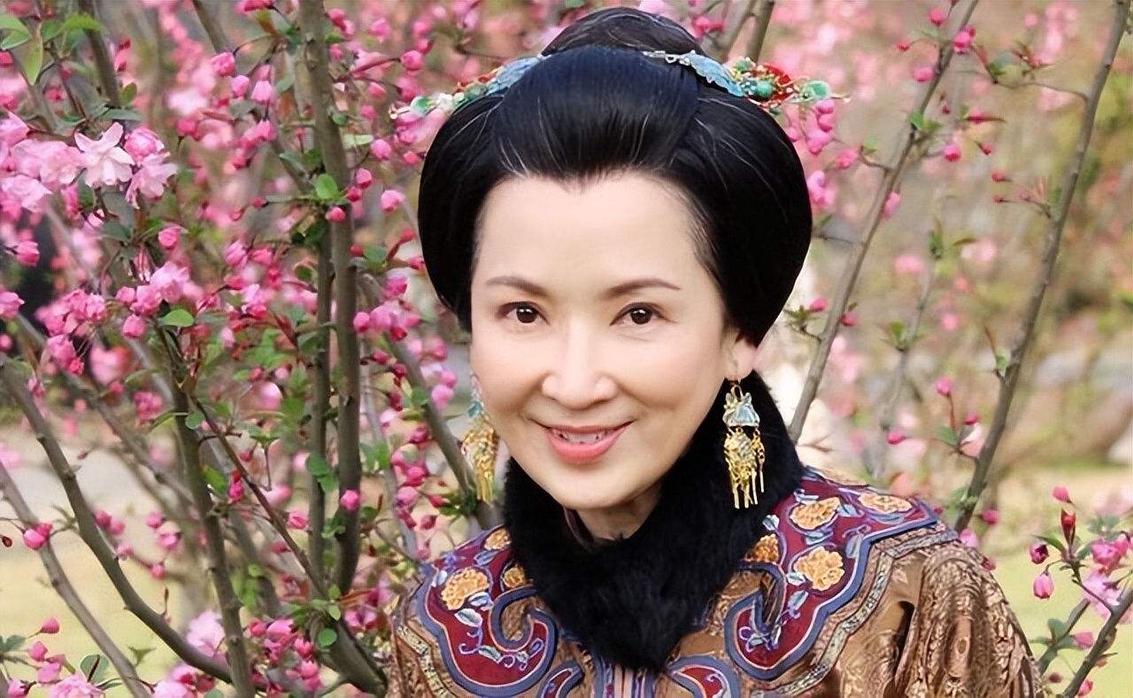 《雪山飞狐》过去32年，胡斐3段婚姻，程灵素离婚，苗人凤消失了