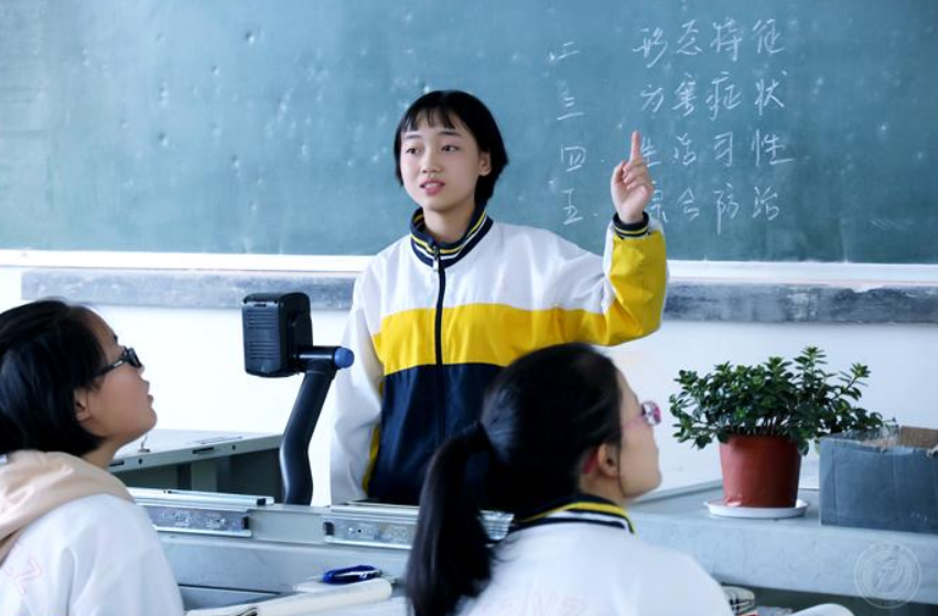 “人类高质量学霸”北大校草，因酷似杨洋走红，网友：我要上北大