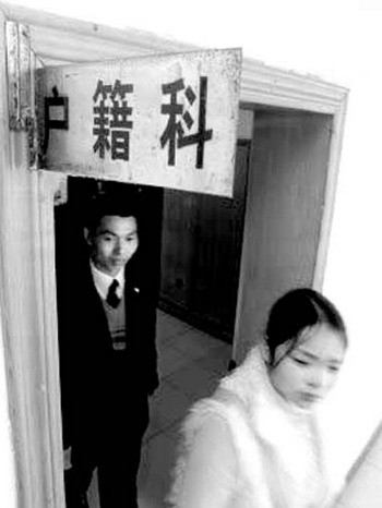 1976年长沙一女孩病亡，村民亲手将她埋葬，29年后在四川“复活”