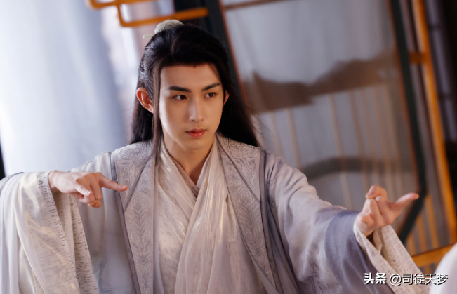 罗云熙的澹台烬，羞耻但有用