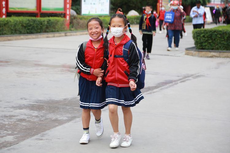 大山深处的希望——记铁道兵希望小学 作者：张淑芬