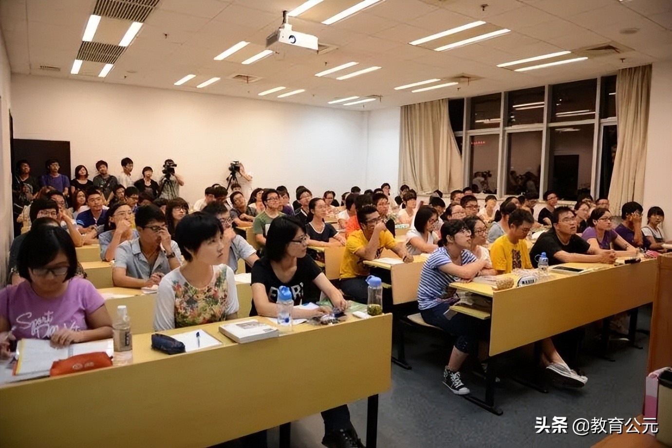 同为国内顶尖985大学，复旦大学与南京大学，哪个实力更强？