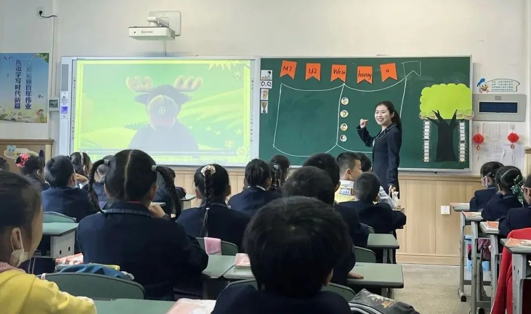 双流区英语教研员尚梅林莅临双实外指导二年级英语区级公开课