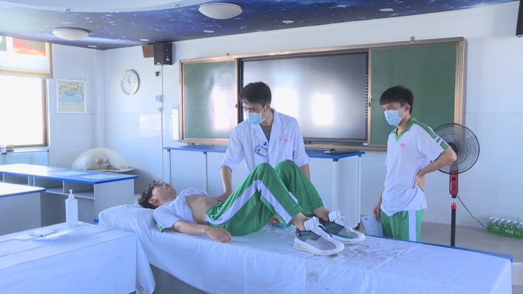 4月下旬的“高考体检”,全身要“一丝不挂”?学生表示很难配合