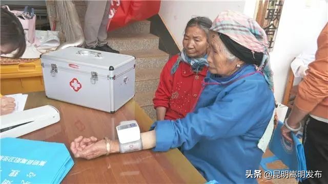 “健康嵩明·杏林先锋”，红色义诊进乡村