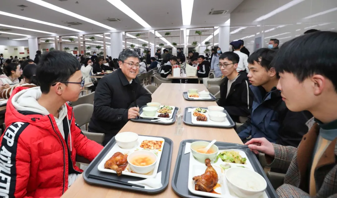 浙江大学2022年新年贺词来了！我们一起向未来