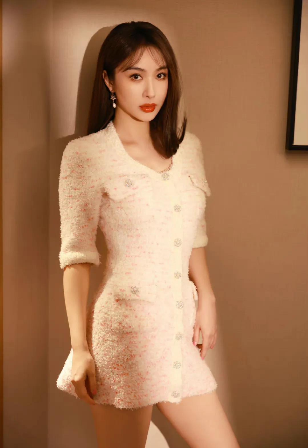 资深少女李菲儿