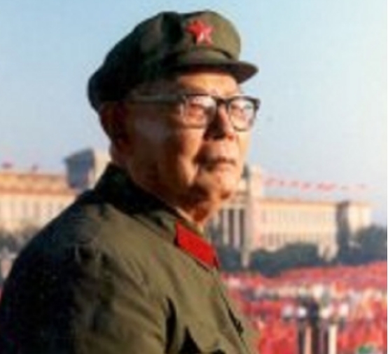 叶剑英问许世友：能指挥南京军区吗？许世友：司令是我的保镖