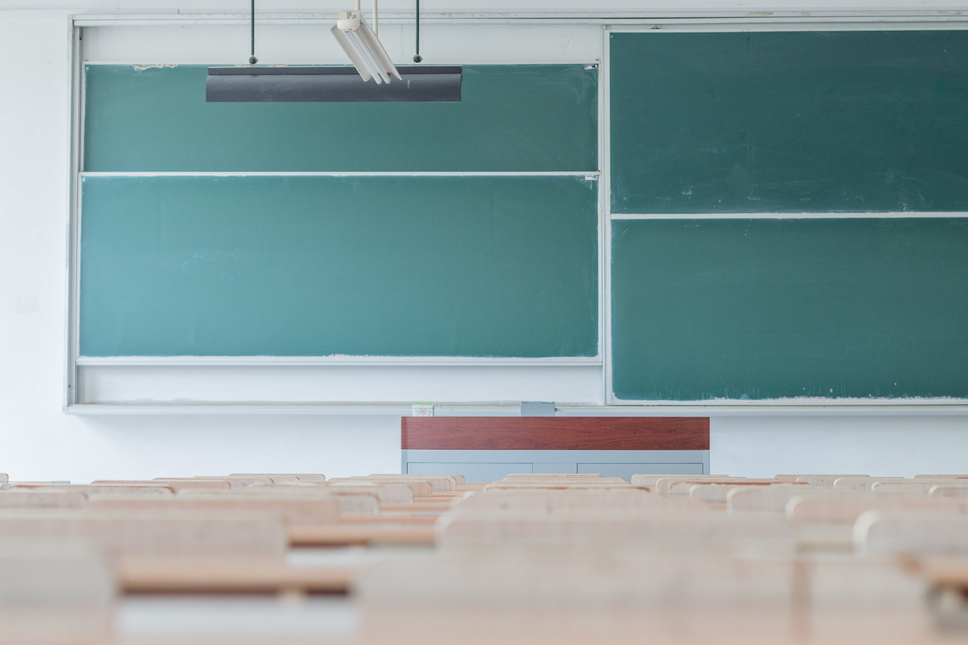 成人高考考上后要去学校吗，会影响上班吗？