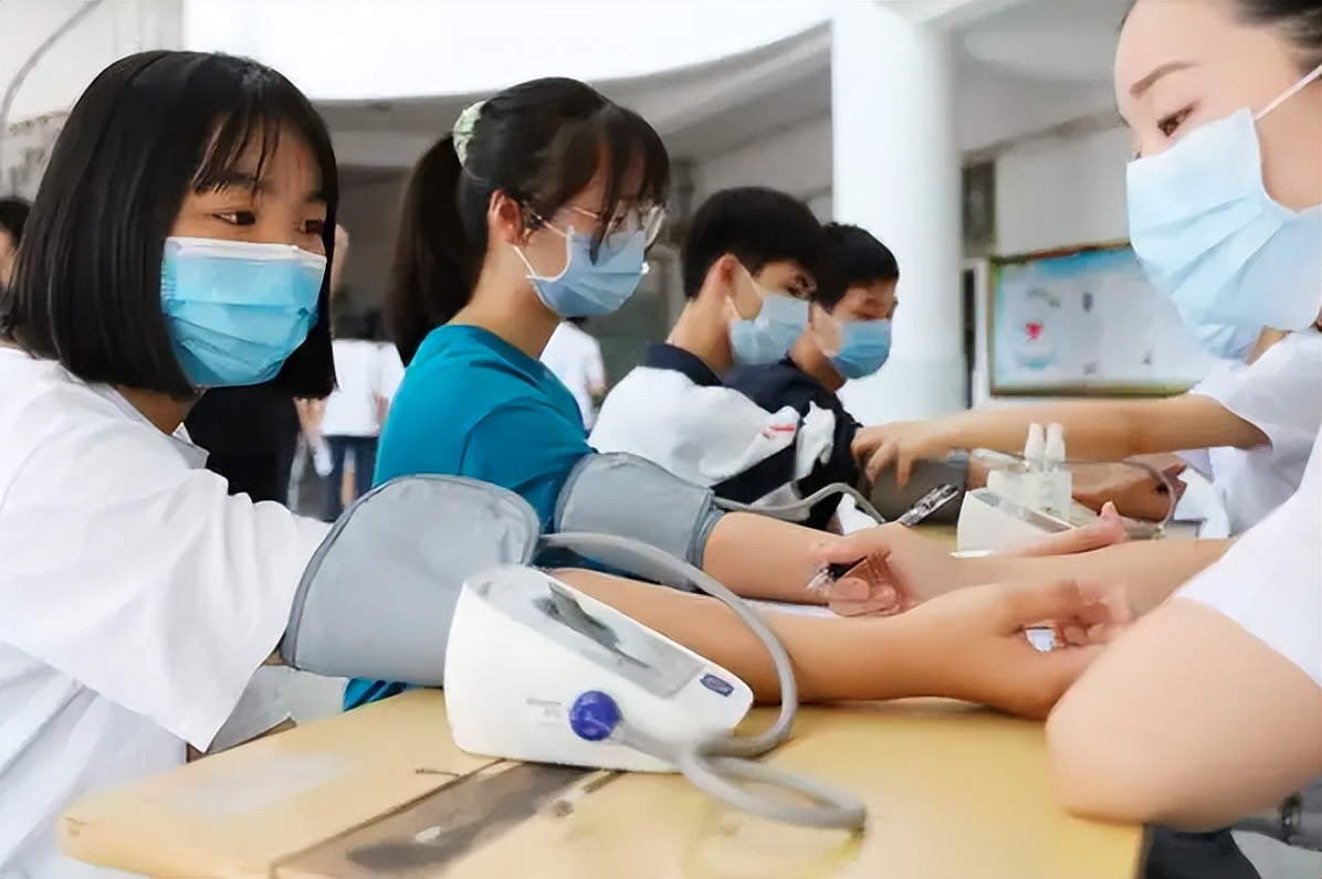 高考体检女生检查腹部（高考体检要求）