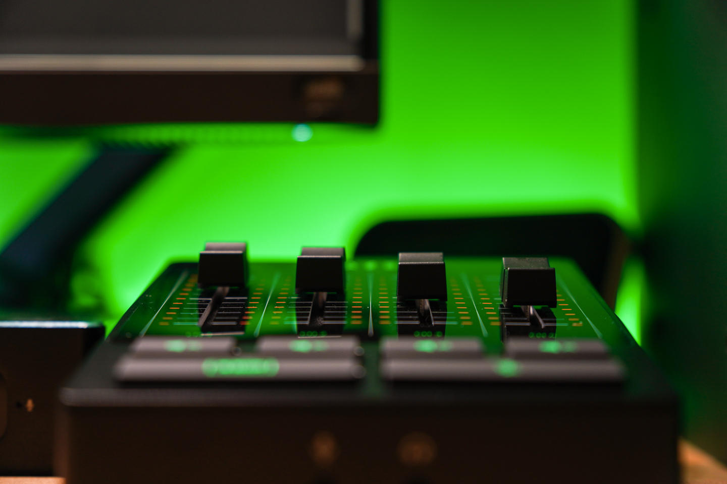 直播利器 雷蛇魔音海妖 V2 X 麦克风与调音台使用分享