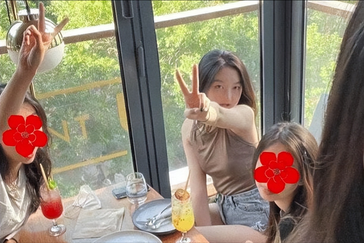 王菲前夫李亚鹏，新婚二胎还是女儿，见他人儿子爱不释手