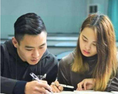 高校学霸情侣，共同保送研究生，这才是大学生恋爱的正确打开方式