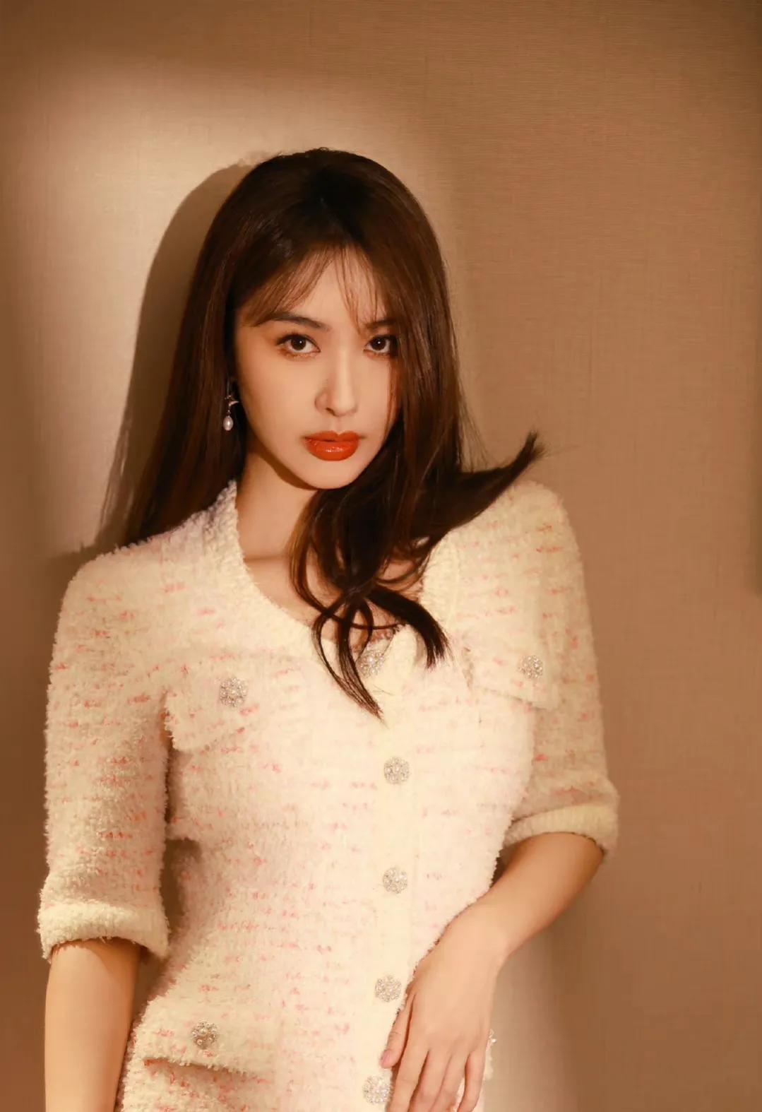 资深少女李菲儿