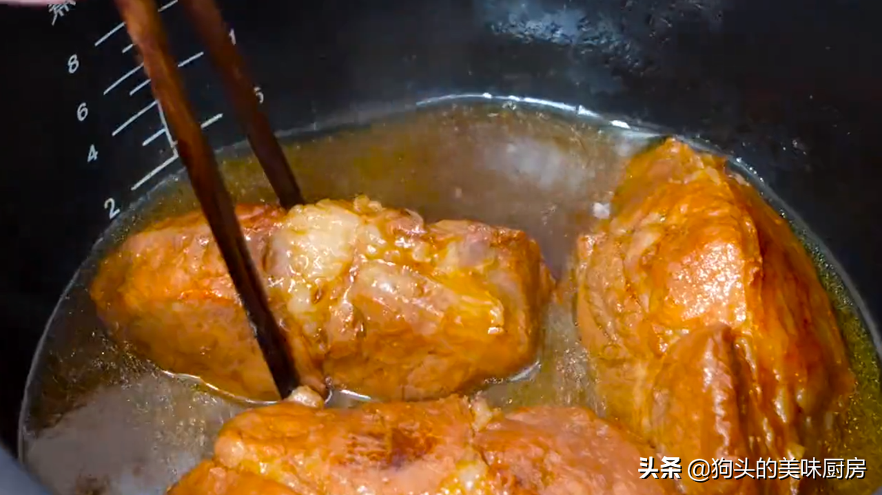 猪肉这样做太香了，整块放电饭锅里，出锅满屋飘香，切片后直接吃