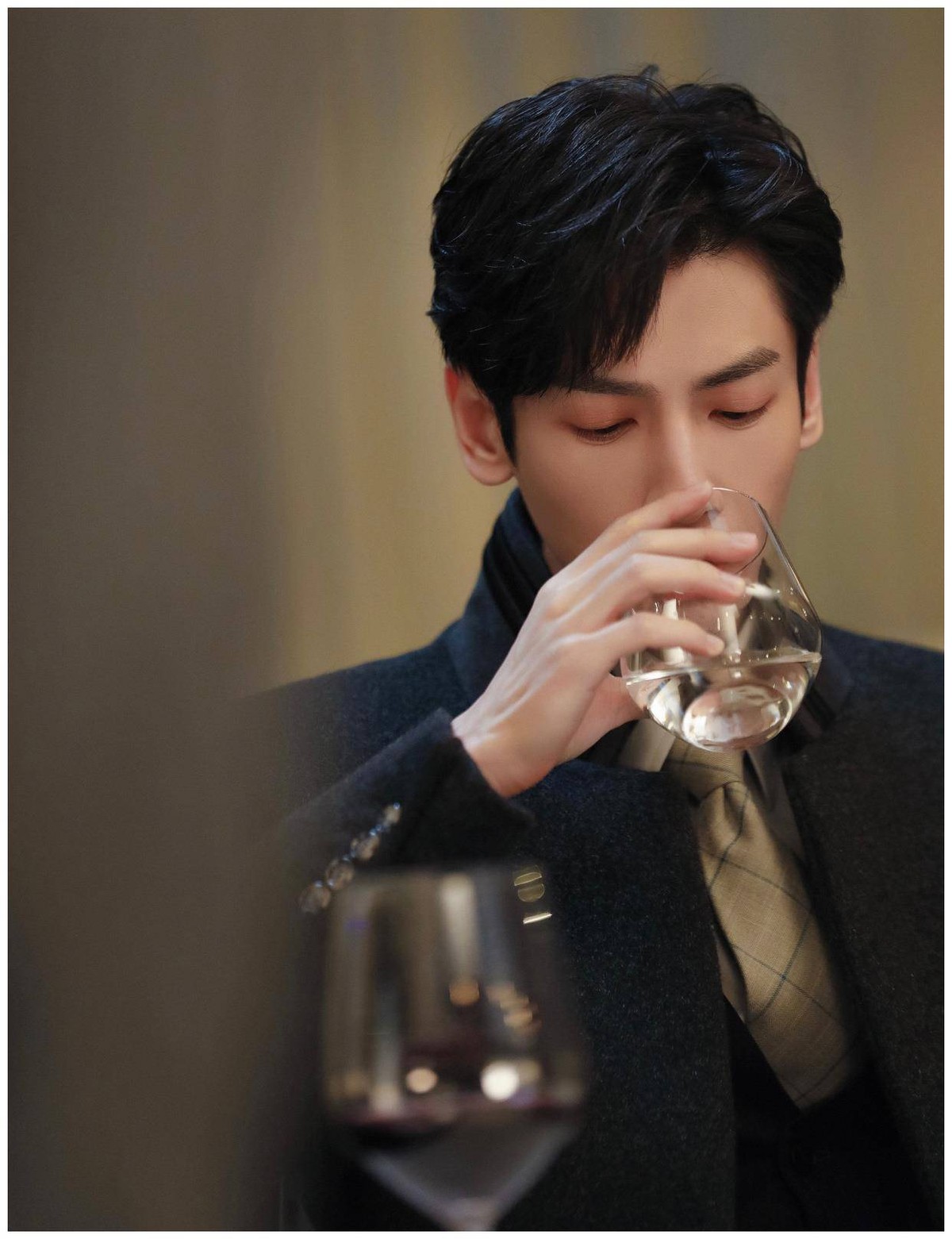 穿西装好看的男星只服这16位,个个英俊潇洒,妥妥的男神范