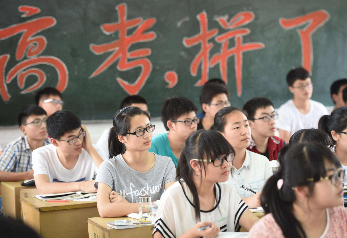 2022浙江“首次高考”来了，57万考生奔赴考场，网友评论却一边倒