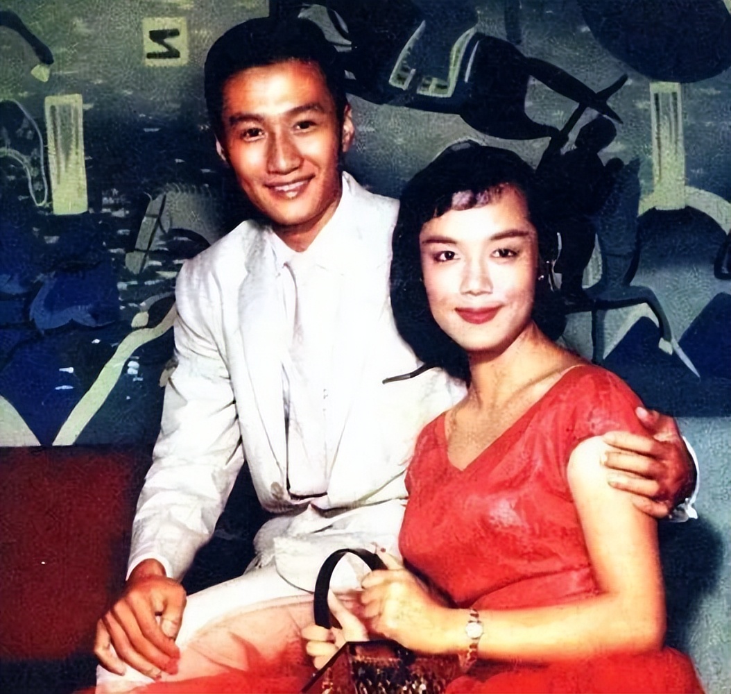 离婚27年，狄波拉和谢贤的人生状况，有何不同？