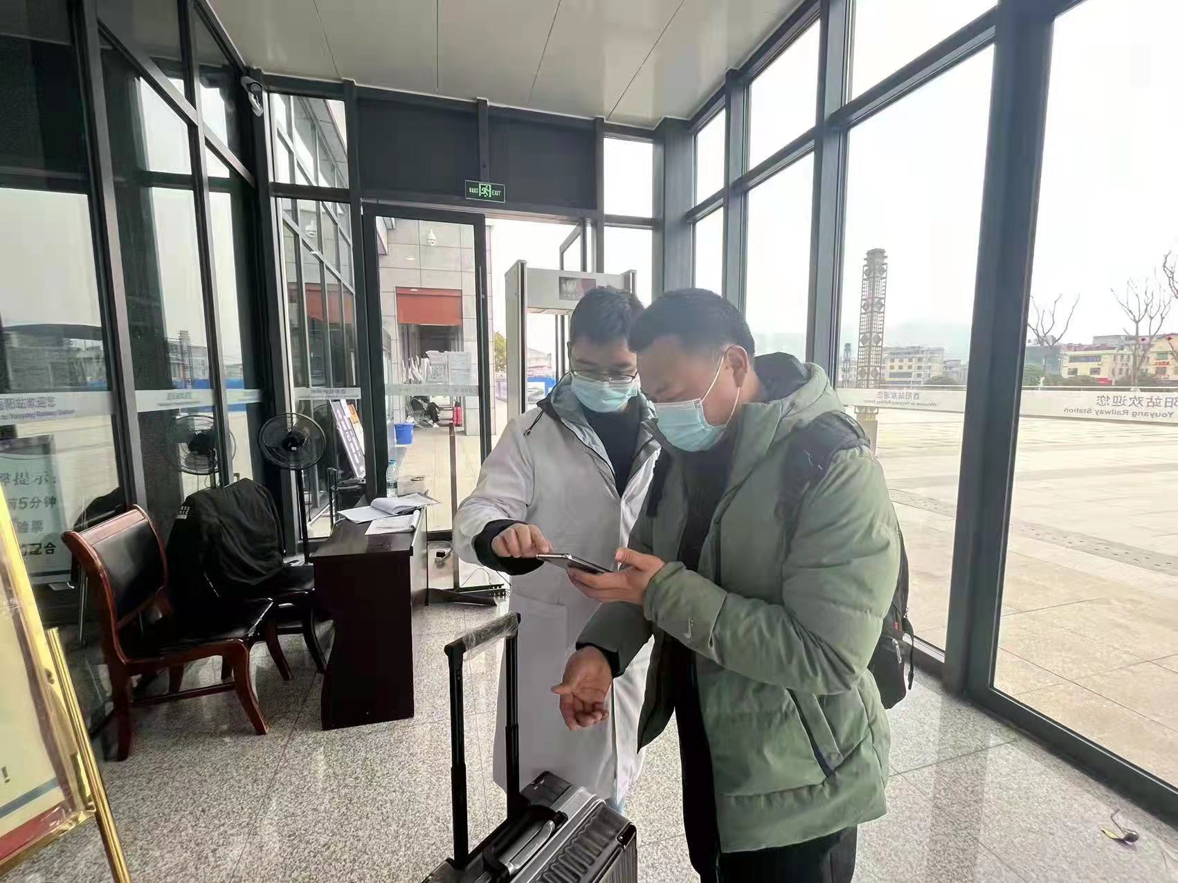武陵山里的车站充满爱