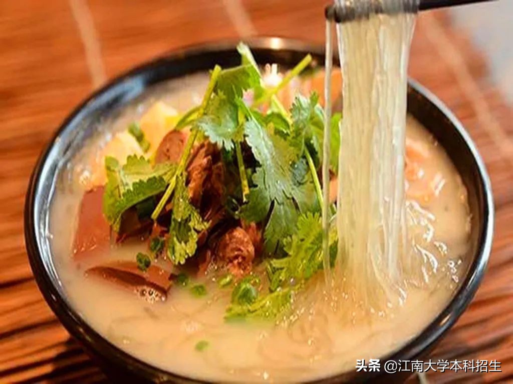 一年四季不重样，4个食堂300多种美食，江苏这所大学堪称“人间宝藏”！