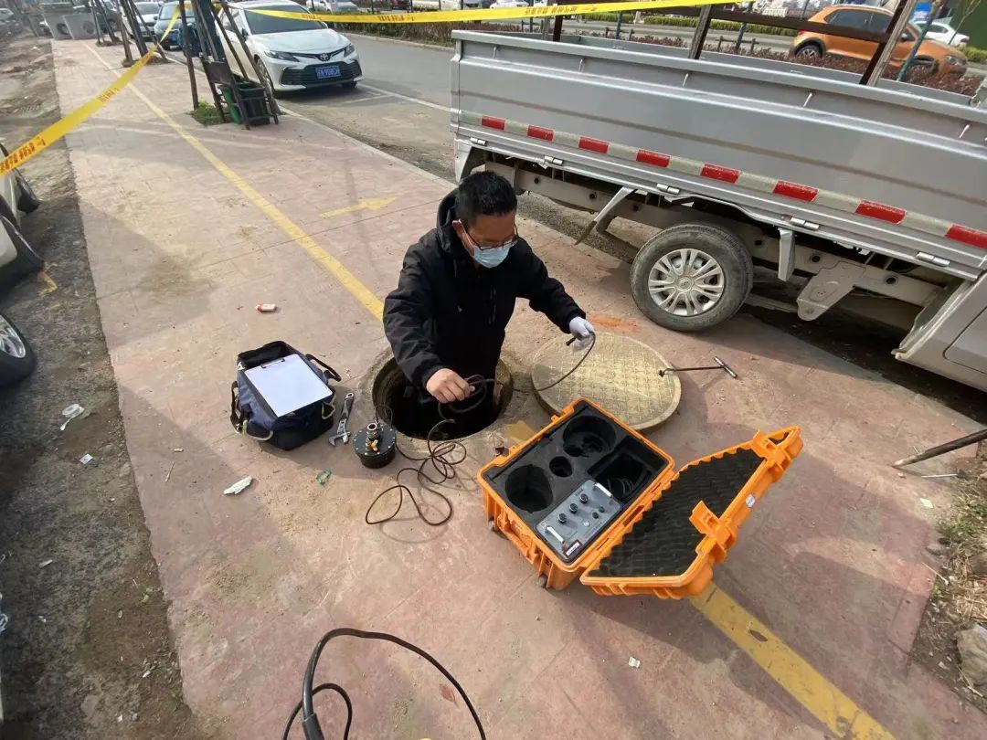 疫情卷土重來致百業(yè)蕭瑟，看管暢大秦男兒鉚足干勁砥礪前行