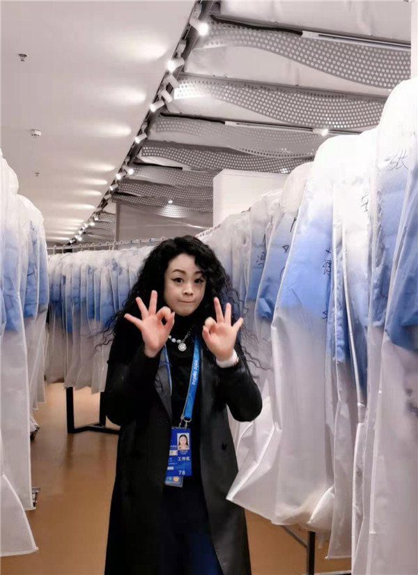 一起向未来!十佳设计师丁洁在鸟巢与孩子们“虎头虎脑”迎冬奥