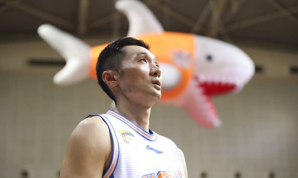 刘炜为什么不能进nba(刘炜的故事：曾是男篮背锅侠，因误解与姚明分道扬镳，人帅也励志)