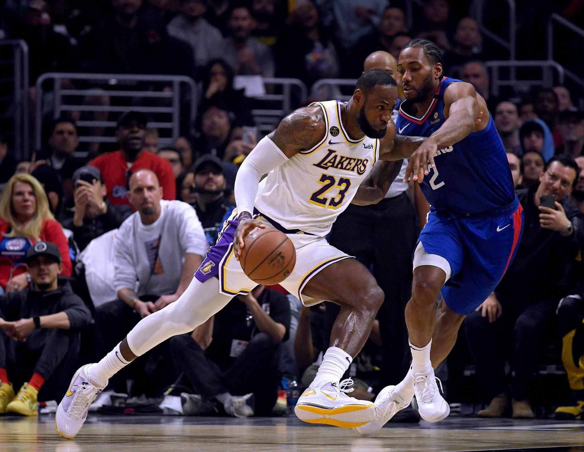 为什么nba巨星都是小前锋(篮球场上的3号位—小前锋主要的作用是什么？NBA代表人物有哪些？)