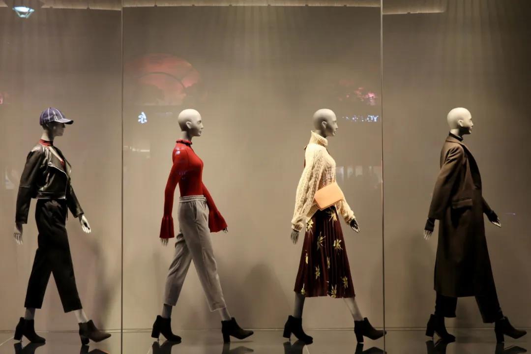 “中国版ZARA”倒下后，从直播间走出了“中式快时尚”