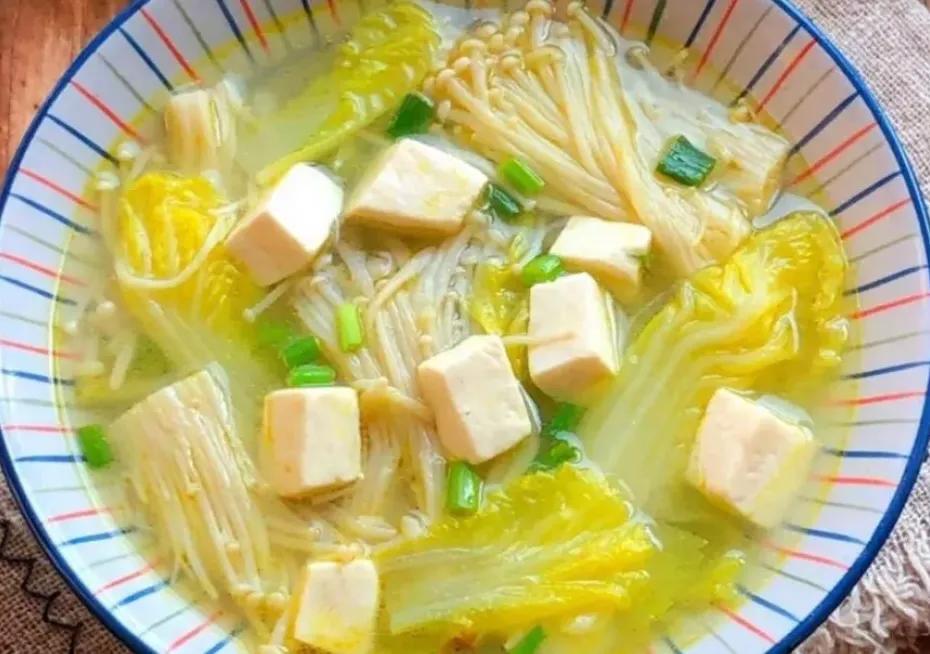 减肥必备的十大低卡减脂菜，有肉有菜有汤 既能吃饱还不担心长胖
